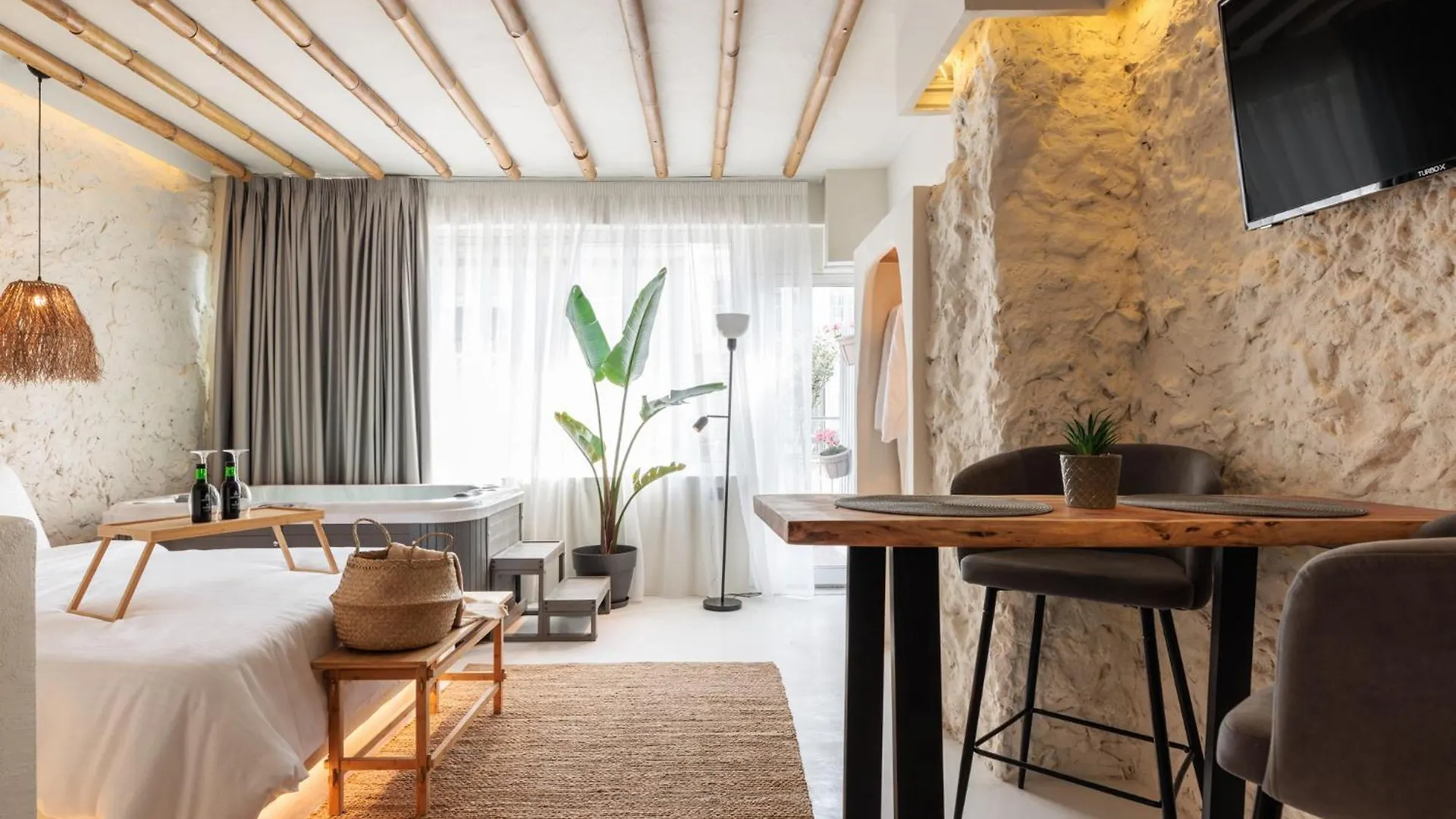 Unique Room-Jacuzzi And Balcony 塞萨洛尼基