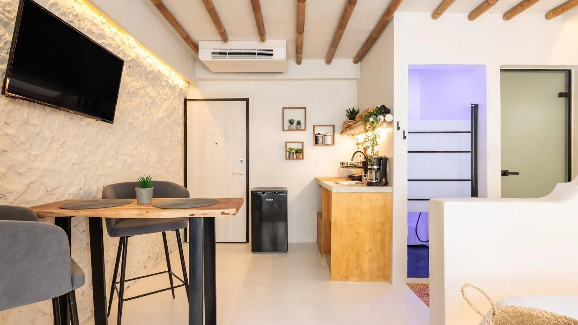 Unique Room-Jacuzzi And Balcony 塞萨洛尼基 0*,  希腊